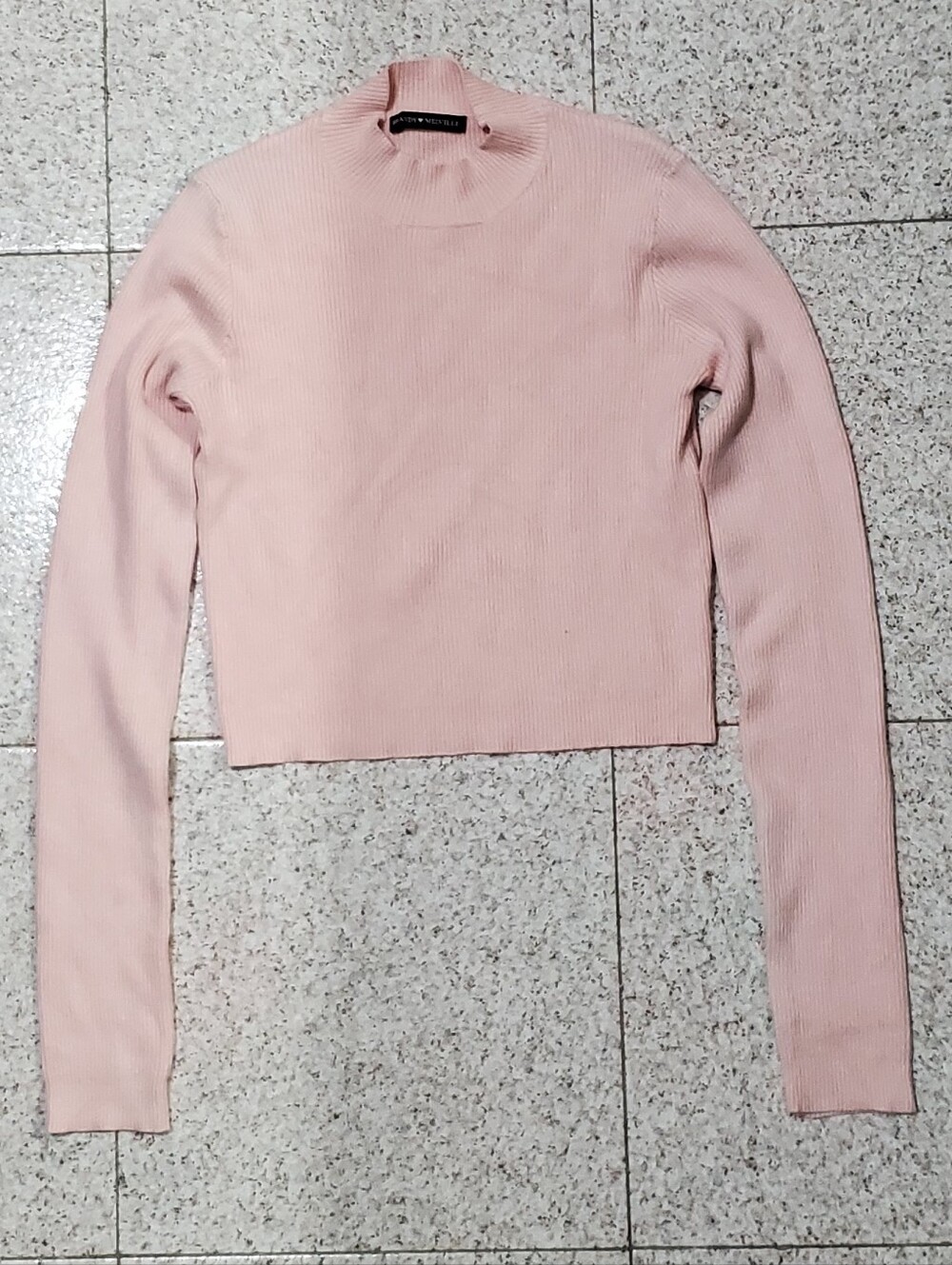 Brandy Melville Ribbed knit turtleneck Long-Sleeve Sweater - Pink cropped